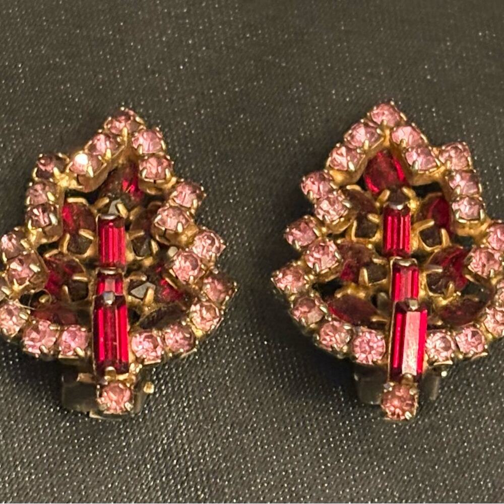 Vintage RARE Kramer New York SIGNED Clip On Earrings
